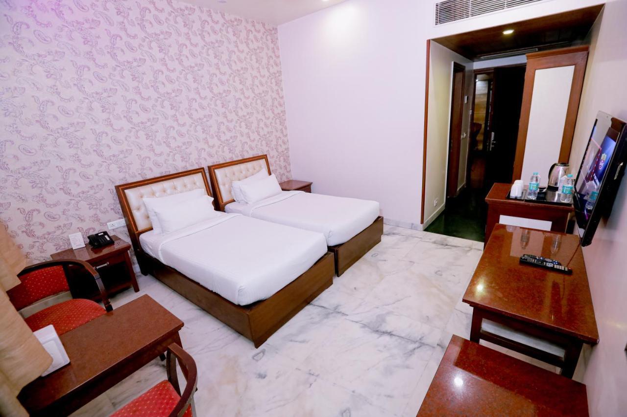 Hotel Leela Grande Karnāl Exterior foto